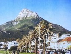 An der Uferpromenade von Camps Bay, mit Blick auf den Lions Head